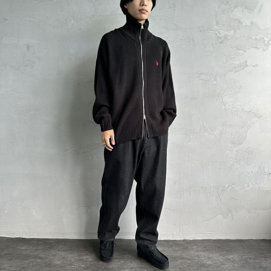 U.S.POLO ASSN. [ユーエスポロアッスン] 別注 ワンポイントロゴ刺繍 ドライバーズニットカーディガン [PLM43409IN-JF] ﾌﾞﾗｯｸ&&モデル身長：179cm 着用サイズ：XL&&