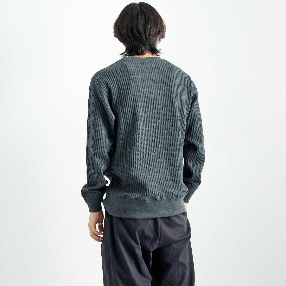 JE MORGAN [ジェイイーモーガン] ビッグワッフルクルーネックシャツ [JB001-52C] 18 ﾓｸCHARC &&モデル身長：179cm 着用サイズ：L&&