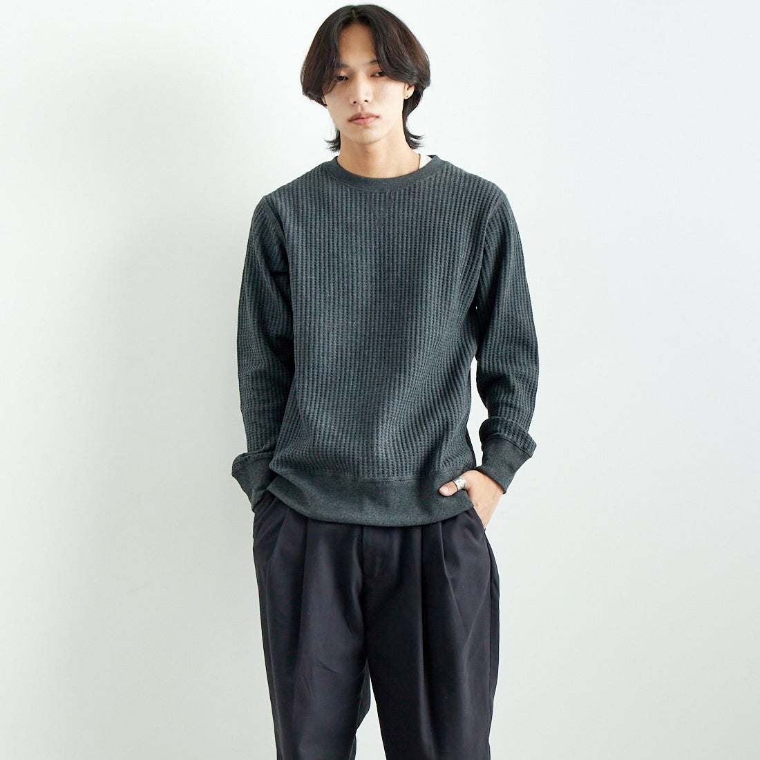 JE MORGAN [ジェイイーモーガン] ビッグワッフルクルーネックシャツ [JB001-52C] 18 ﾓｸCHARC &&モデル身長：179cm 着用サイズ：L&&