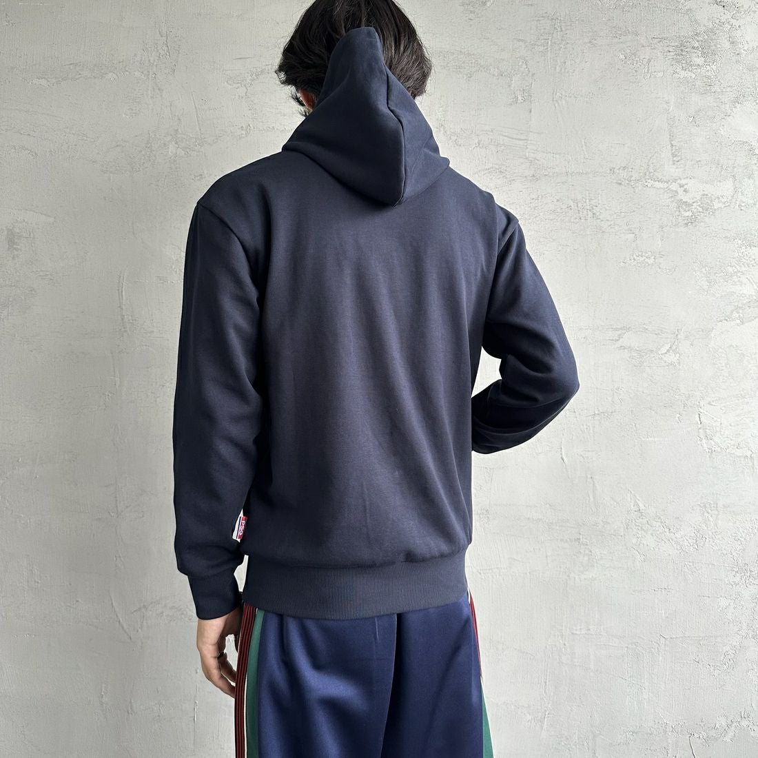 PARIS SAINT-GERMAN [パリ・サンジェルマン] PSG ブランド刺繍ロゴ スウェットパーカー [PS0624FW0001] NAVY &&モデル身長：179cm 着用サイズ：M&&