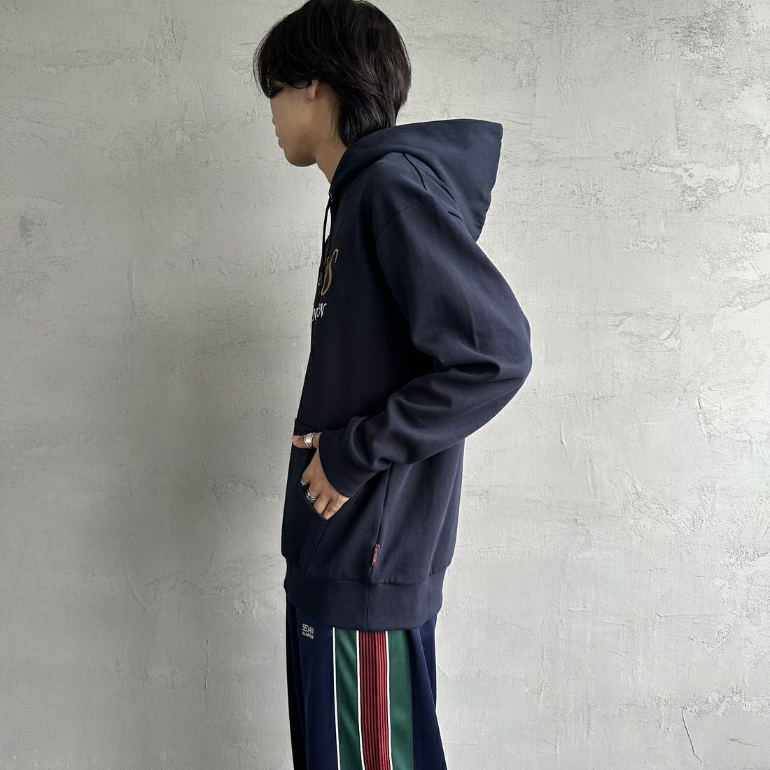 PARIS SAINT-GERMAN [パリ・サンジェルマン] PSG ブランド刺繍ロゴ スウェットパーカー [PS0624FW0001] NAVY &&モデル身長：179cm 着用サイズ：XL&&