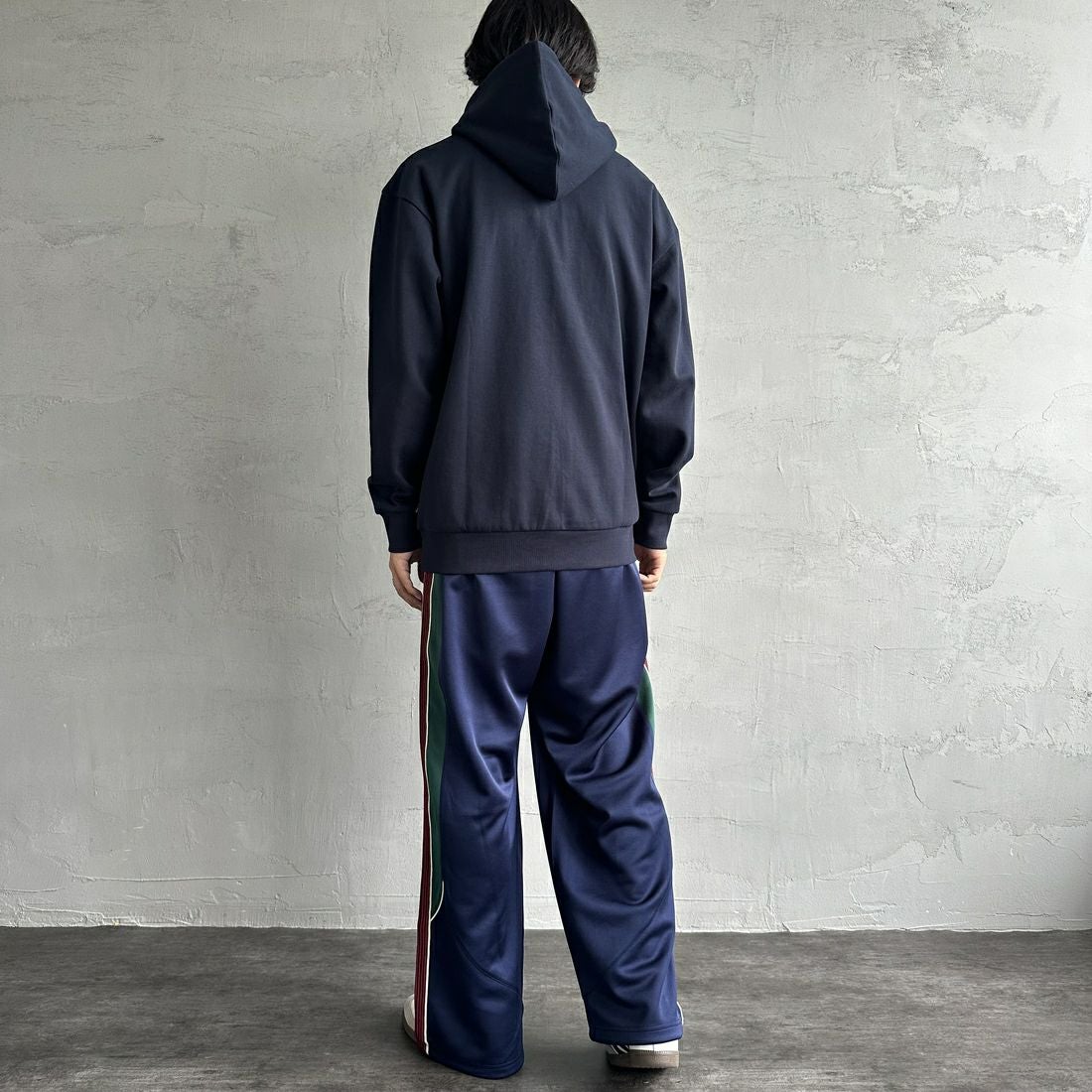 PARIS SAINT-GERMAN [パリ・サンジェルマン] PSG ブランド刺繍ロゴ スウェットパーカー [PS0624FW0001] NAVY &&モデル身長：179cm 着用サイズ：XL&&