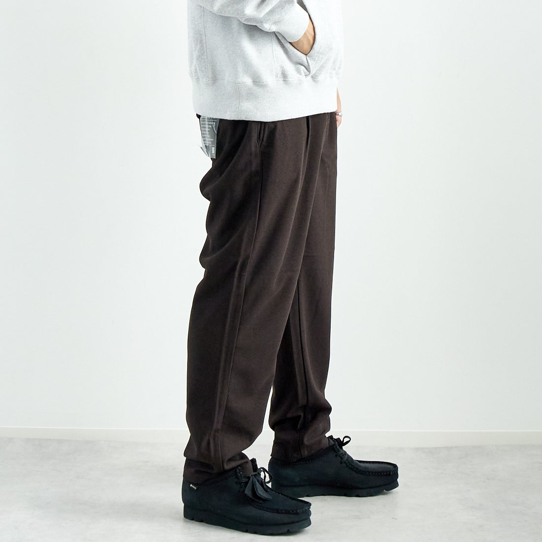 Jeans Factory Clothes [ジーンズファクトリークローズ] ウールライクニットツイルワイドテーパード [JFC-244-058] 54 BRN &&モデル身長：179cm 着用サイズ：L&&