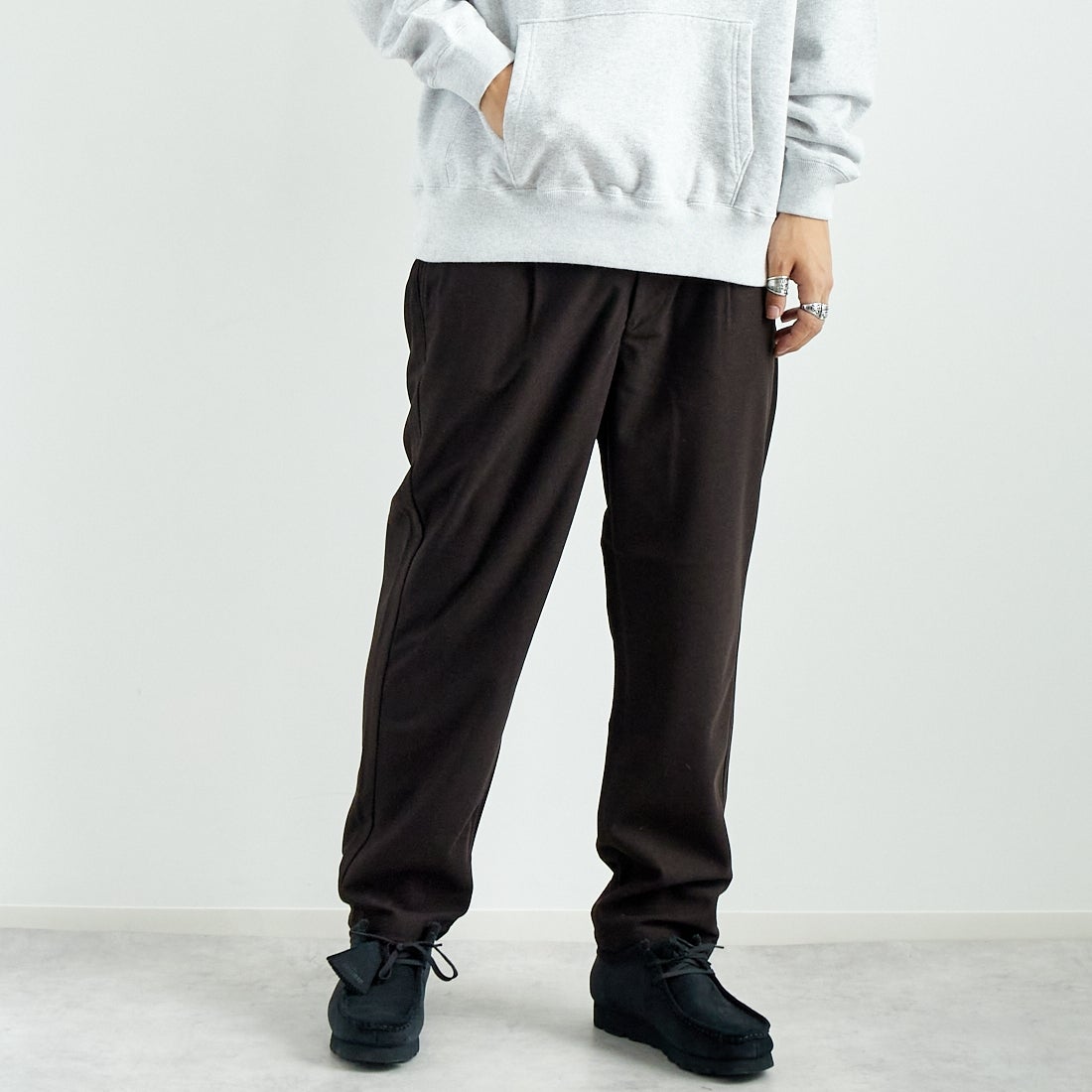 Jeans Factory Clothes [ジーンズファクトリークローズ] ウールライクニットツイルワイドテーパード [JFC-244-058] 54 BRN &&モデル身長：179cm 着用サイズ：L&&