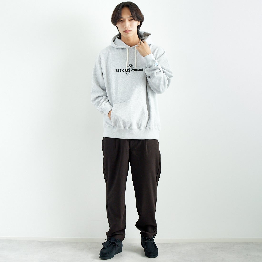 Jeans Factory Clothes [ジーンズファクトリークローズ] ウールライクニットツイルワイドテーパード [JFC-244-058] 54 BRN &&モデル身長：179cm 着用サイズ：L&&
