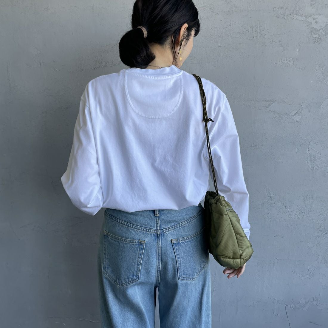 Barbour [バブアー] ワンポイントロゴ ロングスリーブTシャツ [MTS1328] WHITE &&モデル身長：160cm 着用サイズ：36&&