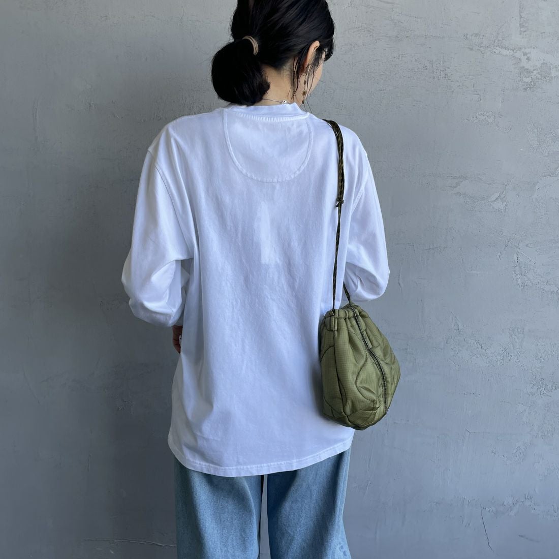 Barbour [バブアー] ワンポイントロゴ ロングスリーブTシャツ [MTS1328] WHITE &&モデル身長：160cm 着用サイズ：36&&