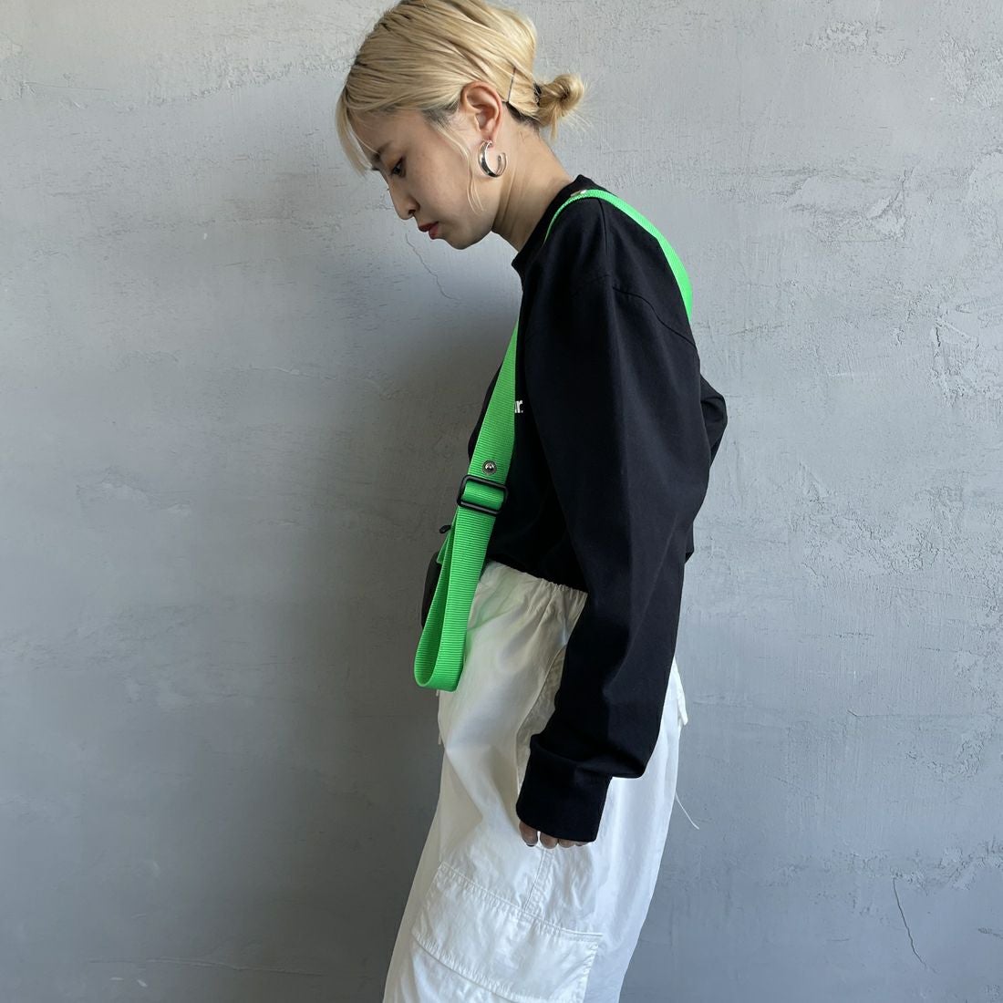 Barbour [バブアー] ワンポイントロゴ ロングスリーブTシャツ [MTS1328] BLACK &&モデル身長：150cm 着用サイズ：36&&