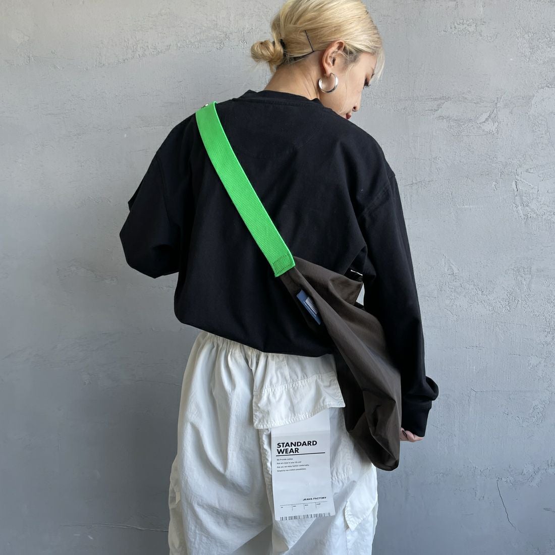 Barbour [バブアー] ワンポイントロゴ ロングスリーブTシャツ [MTS1328] BLACK &&モデル身長：150cm 着用サイズ：36&&