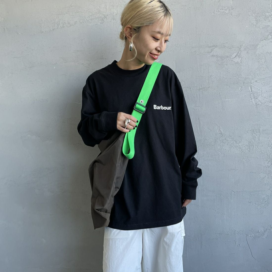 Barbour [バブアー] ワンポイントロゴ ロングスリーブTシャツ [MTS1328] BLACK &&モデル身長：150cm 着用サイズ：36&&