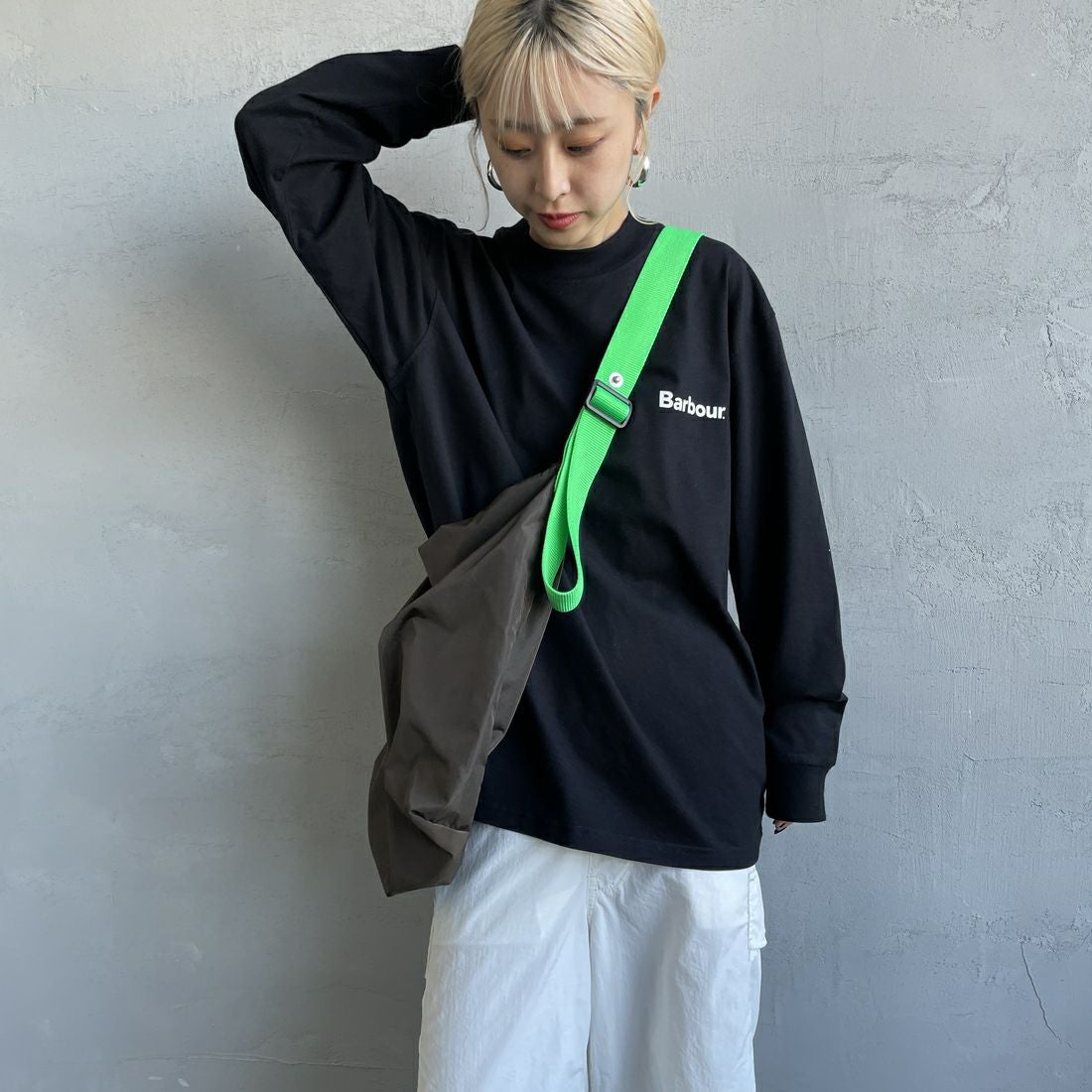 Barbour [バブアー] ワンポイントロゴ ロングスリーブTシャツ [MTS1328] BLACK &&モデル身長：150cm 着用サイズ：36&&