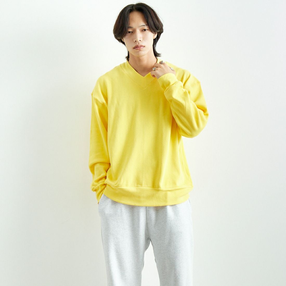 GICIPI [ジチピ] GIRAFFA ジラーファ コットンVネックミラノリブニットソープルオーバー [2407A-MODI] CAPELLA &&モデル身長：179cm 着用サイズ：5&&