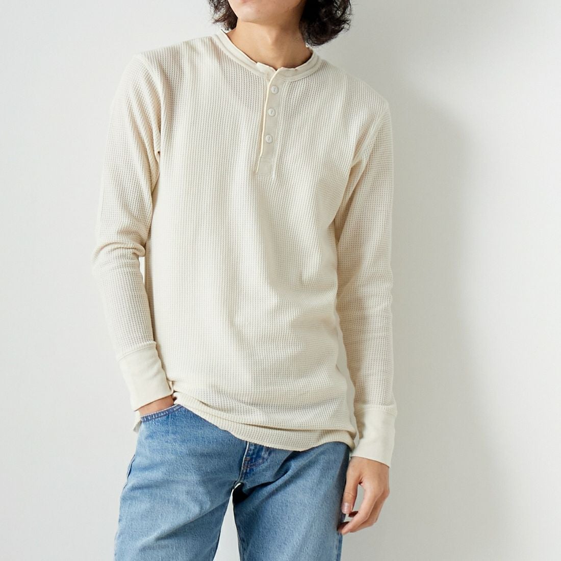 JE MORGAN [ジェイイーモーガン] ヘンリーネックTシャツ [JC189-52S] 04 NATURAL &&モデル身長：182cm 着用サイズ：L&&