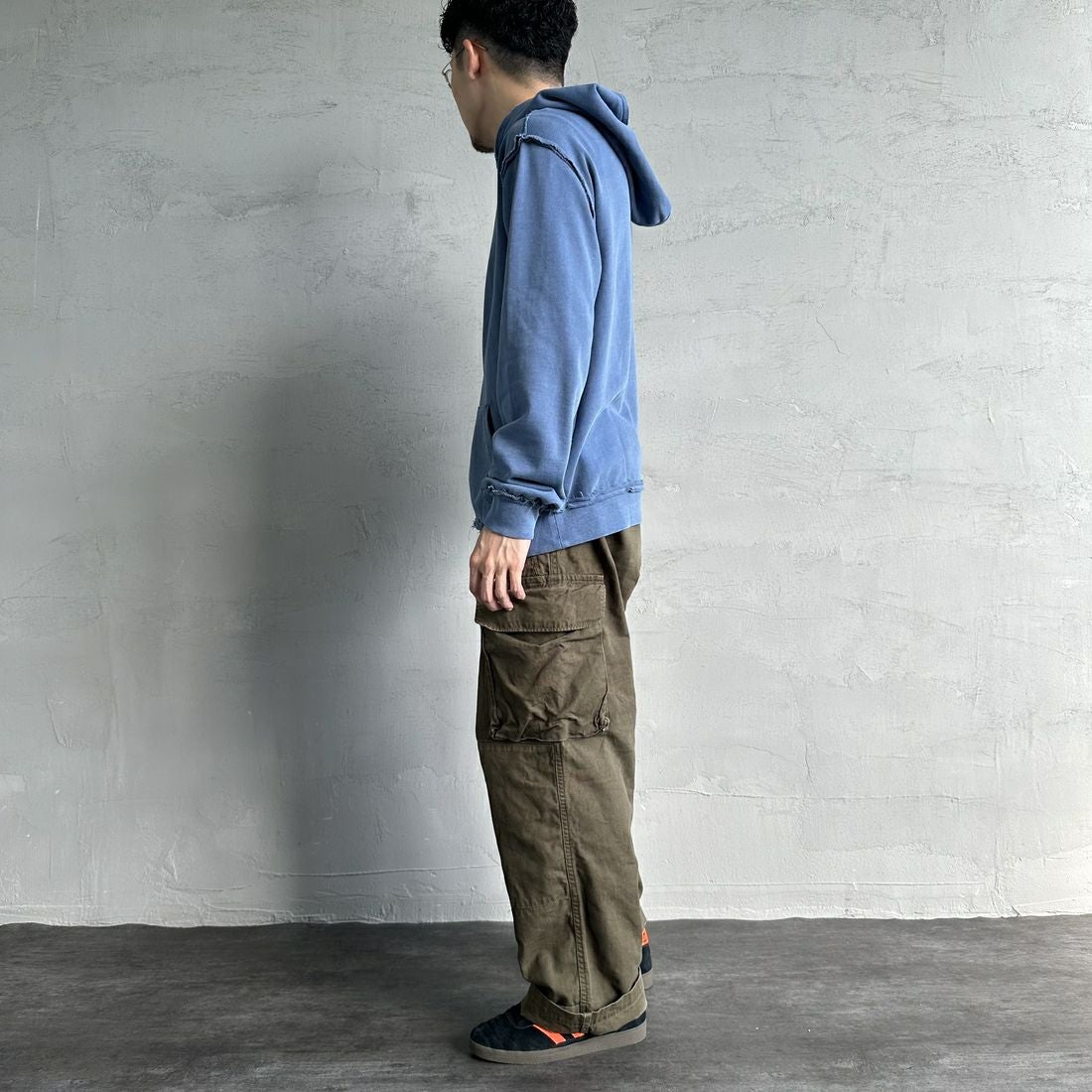 ONEITA [オニータ] 別注 インサイドアウト スウェットパーカー [2423-441IN-JF] NAVY &&モデル身長：168cm 着用サイズ：M&&