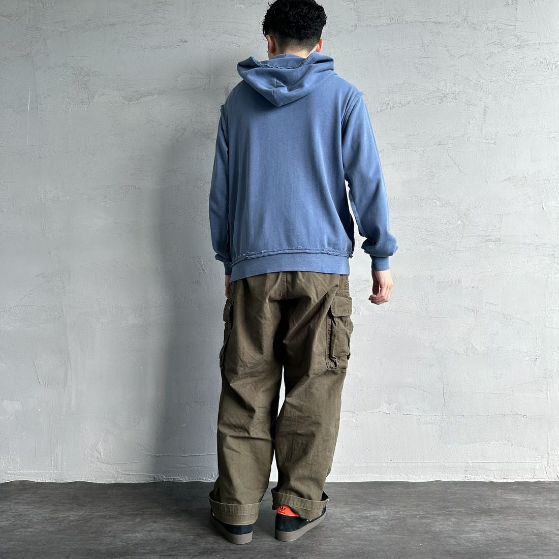 ONEITA [オニータ] 別注 インサイドアウト スウェットパーカー [2423-441IN-JF] NAVY &&モデル身長：168cm 着用サイズ：M&&