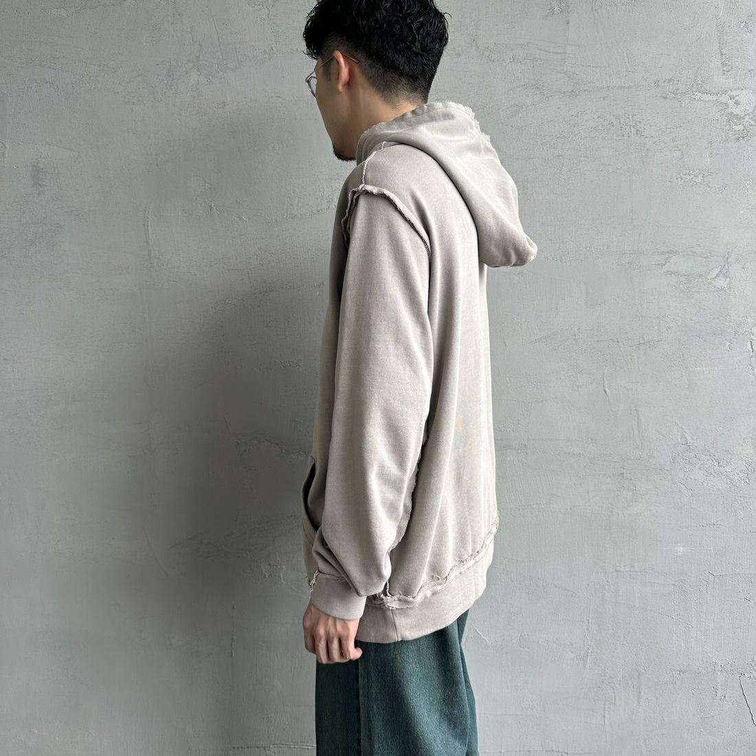 ONEITA [オニータ] 別注 インサイドアウト スウェットパーカー [2423-441IN-JF] GREY &&モデル身長：168cm 着用サイズ：L&&