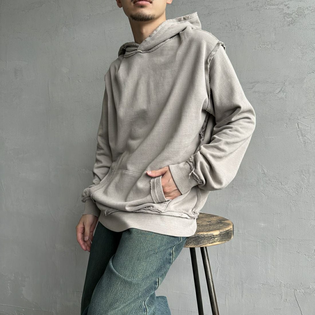 ONEITA [オニータ] 別注 インサイドアウト スウェットパーカー [2423-441IN-JF] GREY &&モデル身長：168cm 着用サイズ：L&&