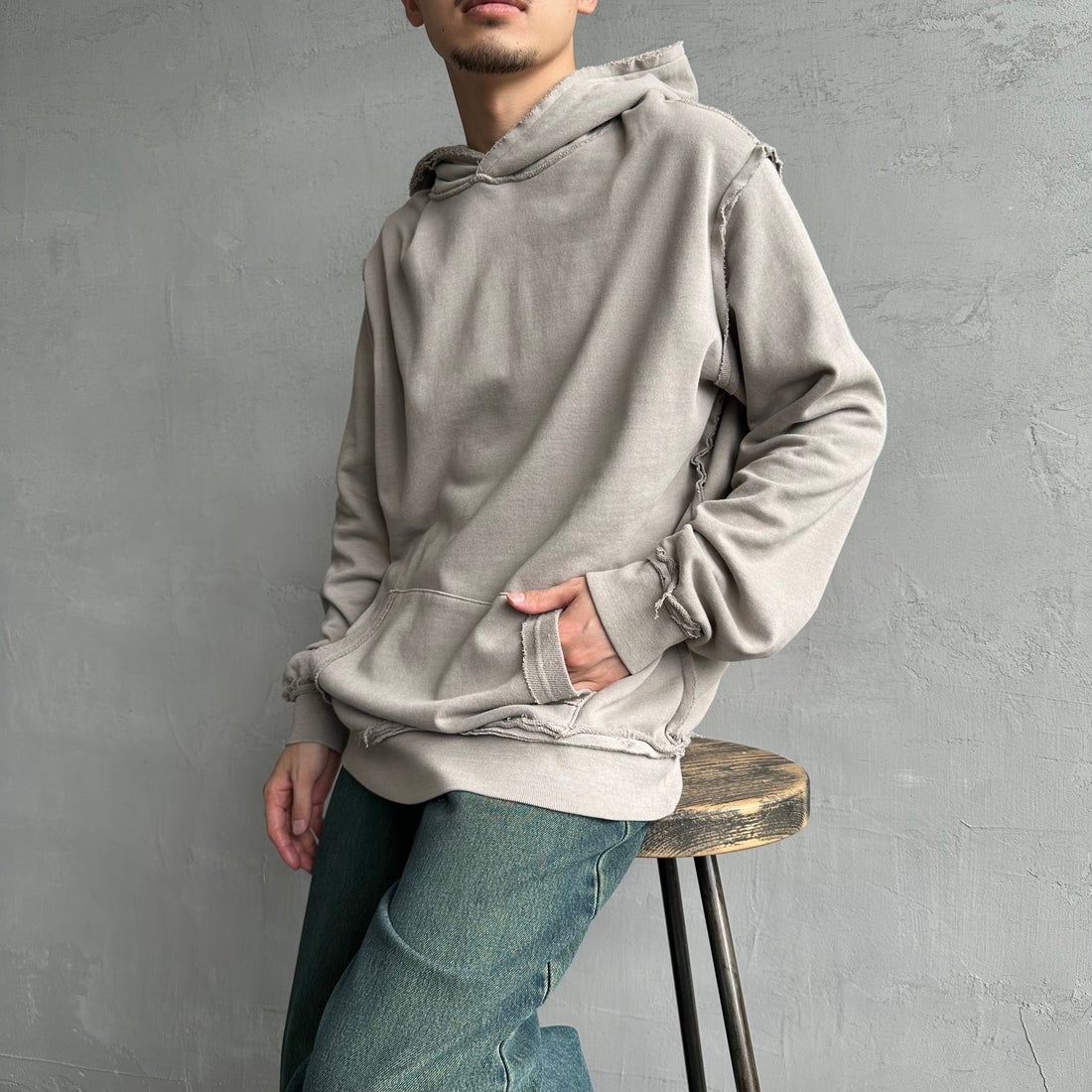 ONEITA [オニータ] 別注 インサイドアウト スウェットパーカー [2423-441IN-JF] GREY &&モデル身長：168cm 着用サイズ：L&&