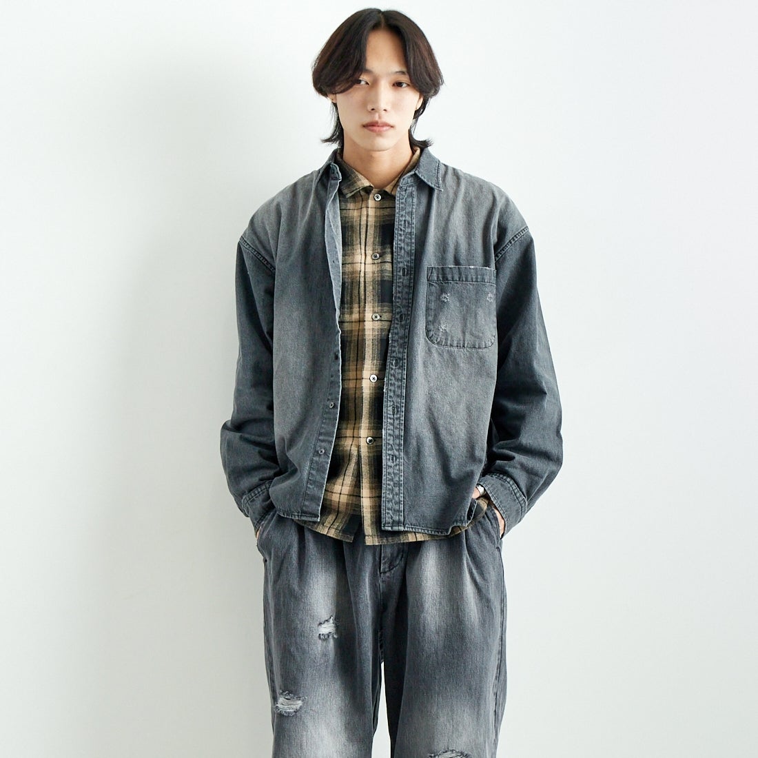 VALTA [ヴァルタ] 別注 デニムシャツ [VA24AW3040-JF] 710 BLACK &&モデル身長：179cm 着用サイズ：L&&
