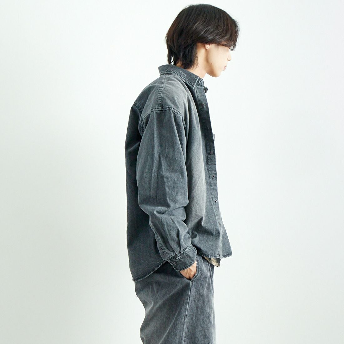 VALTA [ヴァルタ] 別注 デニムシャツ [VA24AW3040-JF] 710 BLACK &&モデル身長：179cm 着用サイズ：L&&