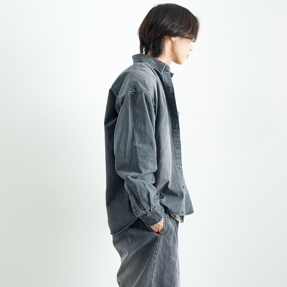 VALTA [ヴァルタ] 別注 デニムシャツ [VA24AW3040-JF] 710 BLACK &&モデル身長：179cm 着用サイズ：L&&