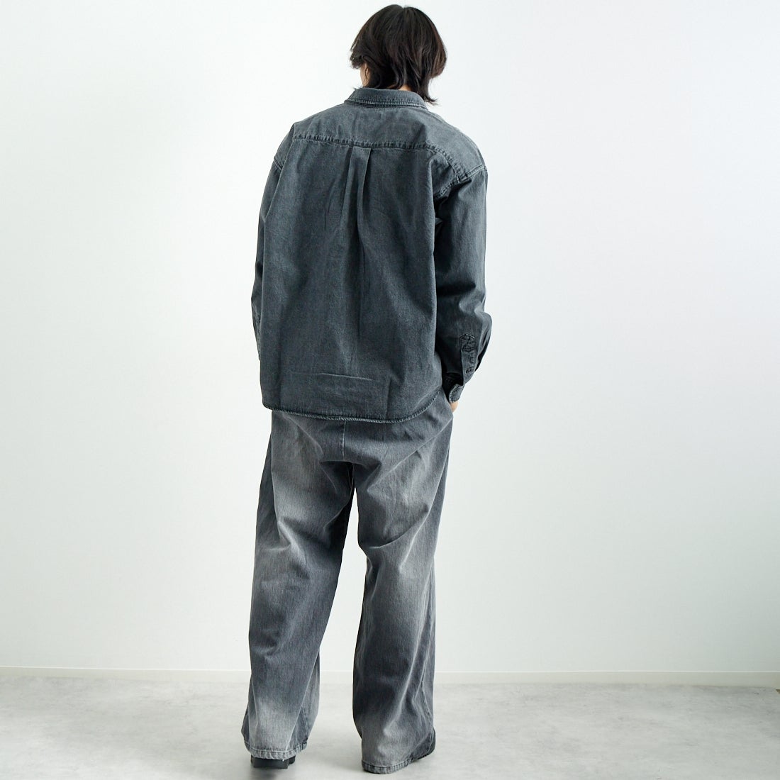 VALTA [ヴァルタ] 別注 デニムシャツ [VA24AW3040-JF] 710 BLACK &&モデル身長：179cm 着用サイズ：L&&