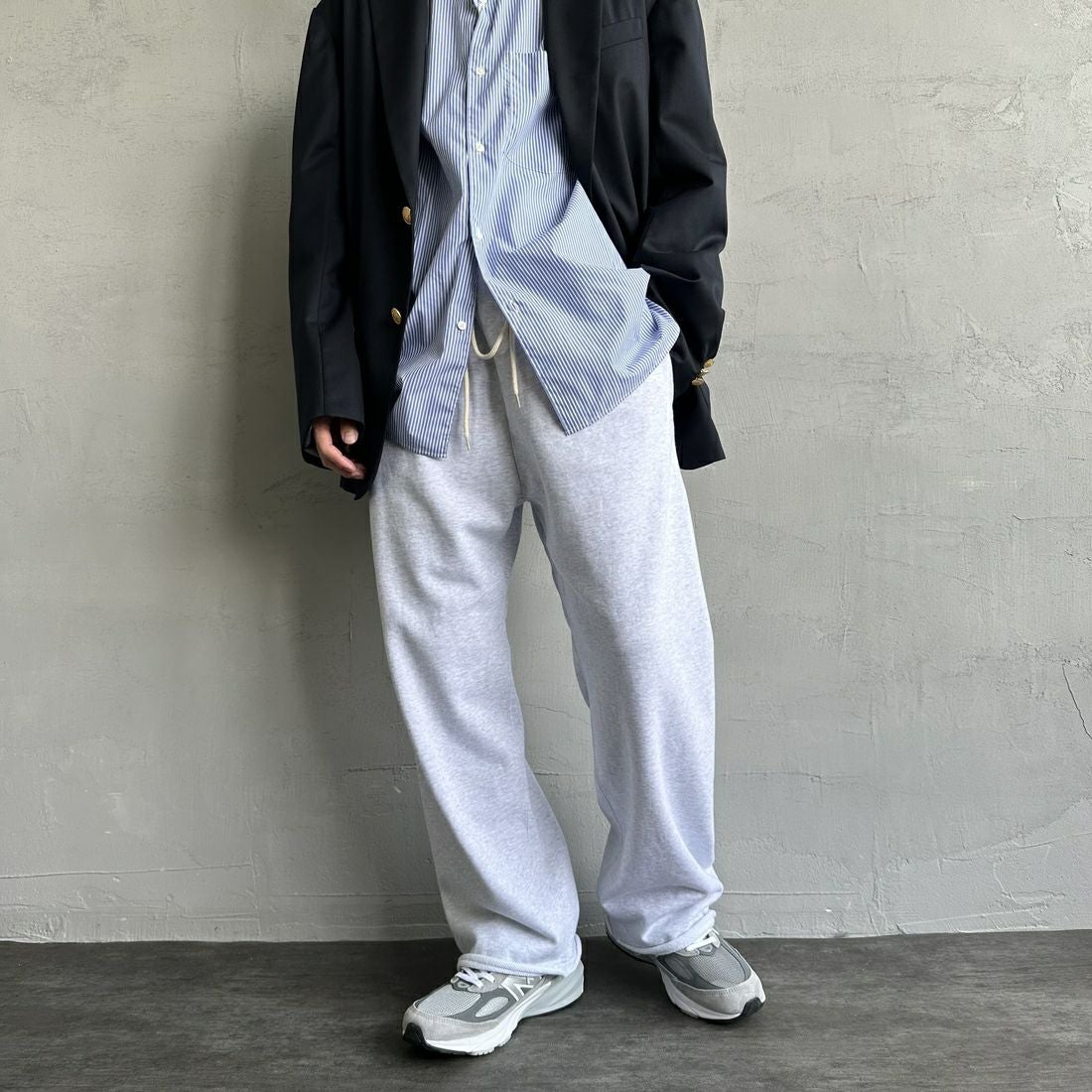 Jeans Factory Clothes [ジーンズファクトリークローズ] ピグメント ヘビー裏毛ワイドスウェットパンツ [2423-INM2] ASH &&モデル身長：168cm 着用サイズ：M&&