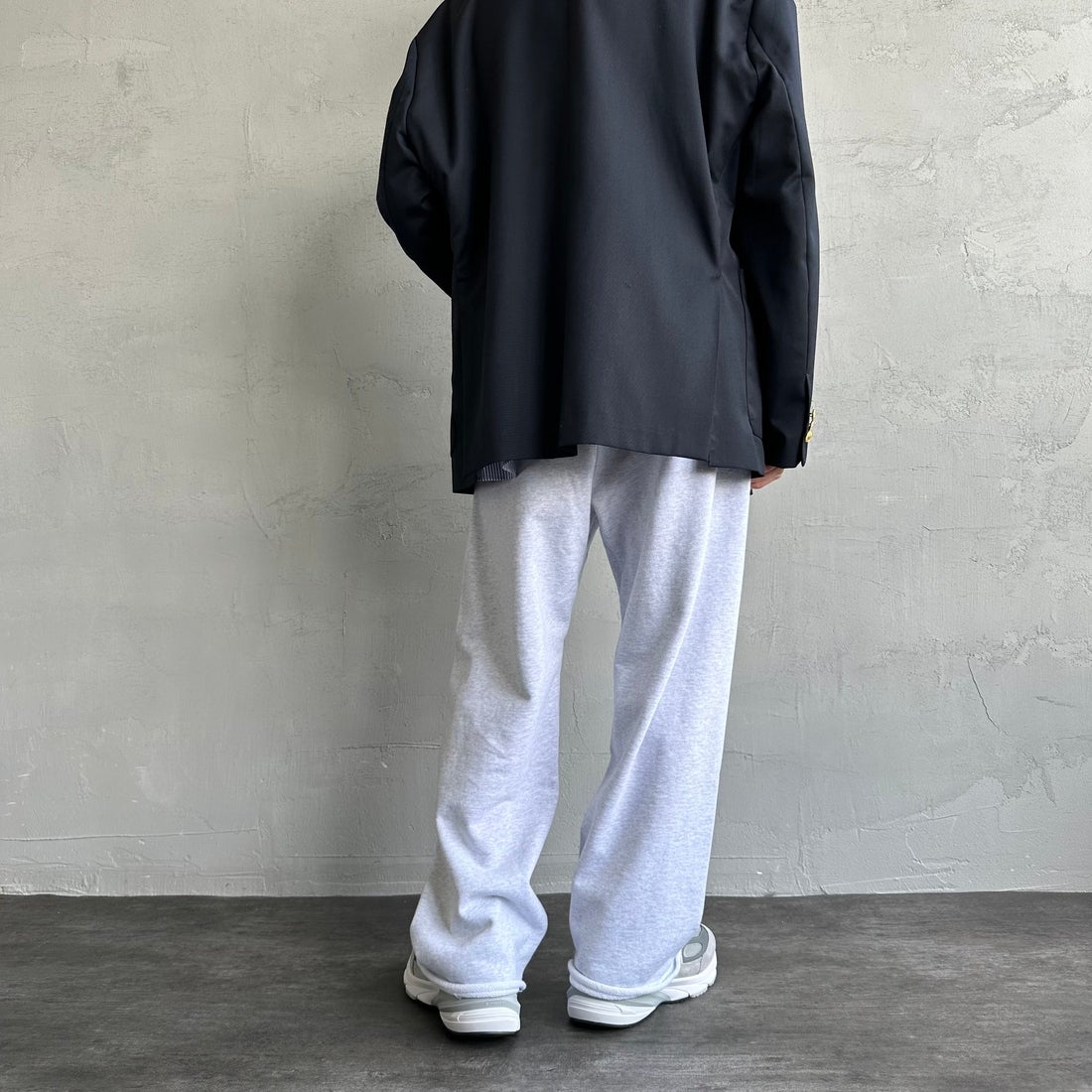 Jeans Factory Clothes [ジーンズファクトリークローズ] ピグメント ヘビー裏毛ワイドスウェットパンツ [2423-INM2] ASH &&モデル身長：168cm 着用サイズ：M&&