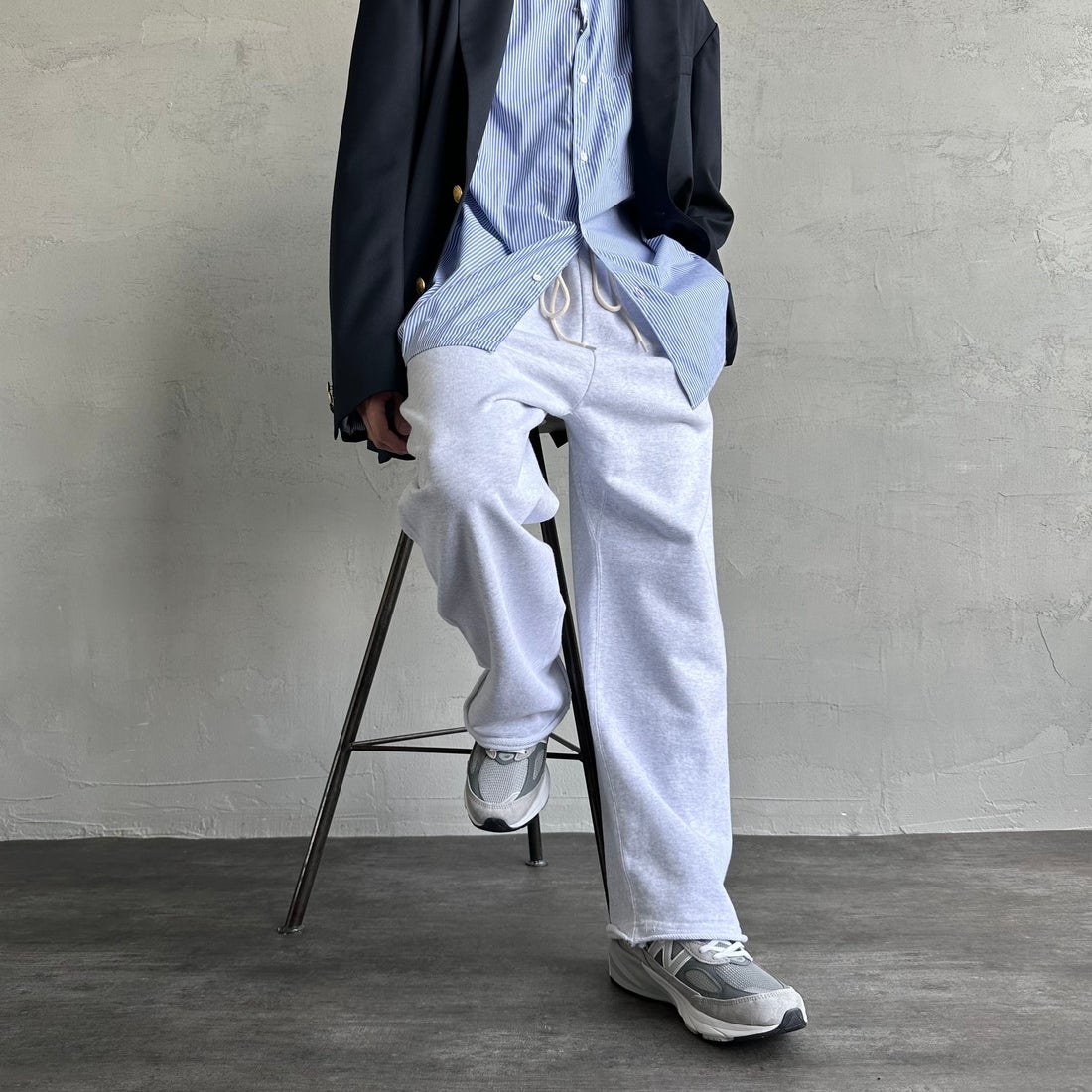 Jeans Factory Clothes [ジーンズファクトリークローズ] ピグメント ヘビー裏毛ワイドスウェットパンツ [2423-INM2] ASH &&モデル身長：168cm 着用サイズ：M&&
