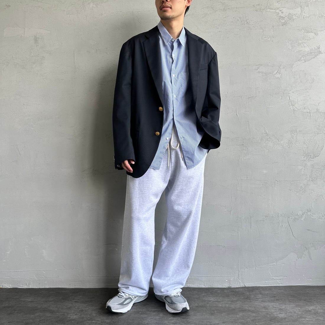 Jeans Factory Clothes [ジーンズファクトリークローズ] ピグメント ヘビー裏毛ワイドスウェットパンツ [2423-INM2] ASH &&モデル身長：168cm 着用サイズ：M&&