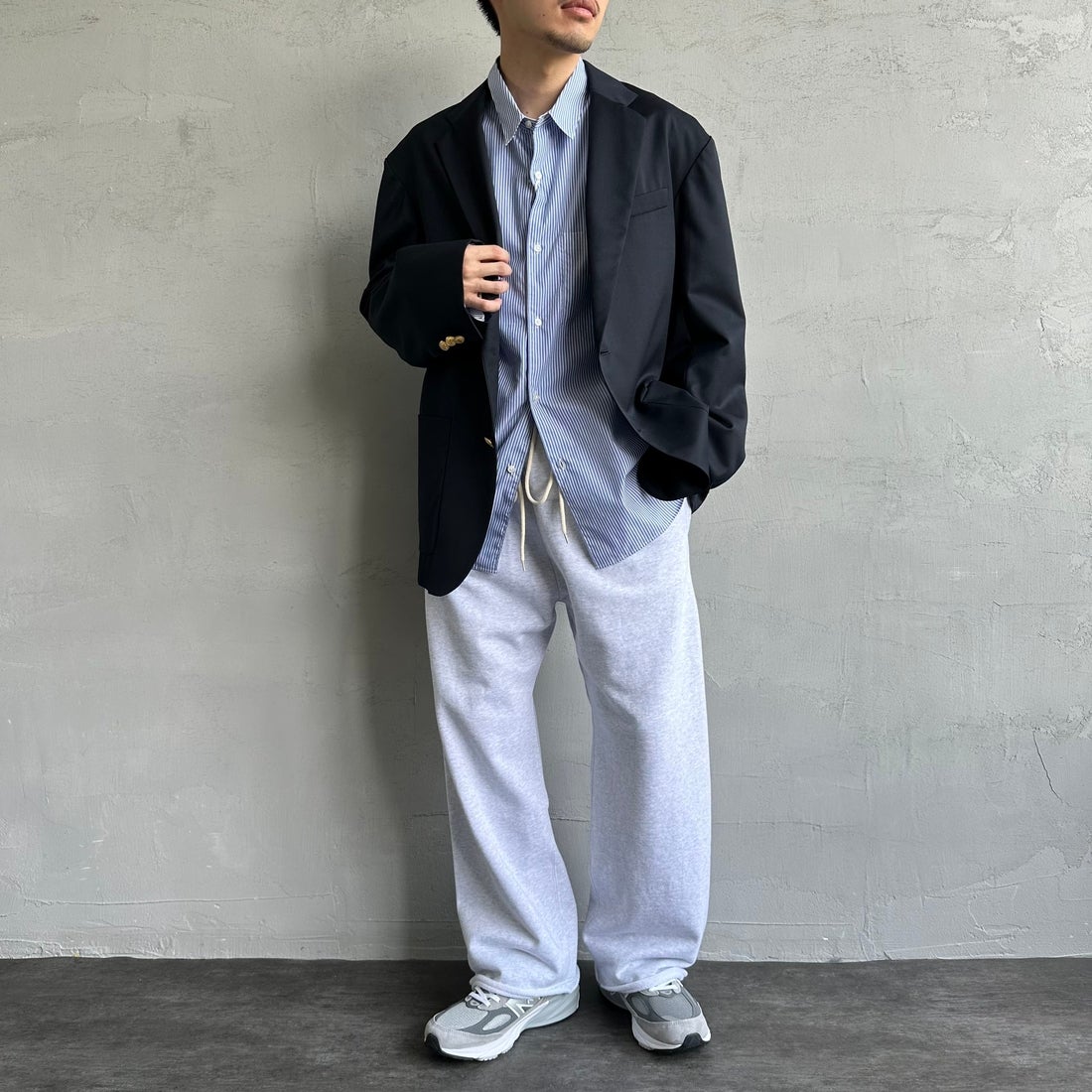 Jeans Factory Clothes [ジーンズファクトリークローズ] ピグメント ヘビー裏毛ワイドスウェットパンツ [2423-INM2] ASH &&モデル身長：168cm 着用サイズ：M&&