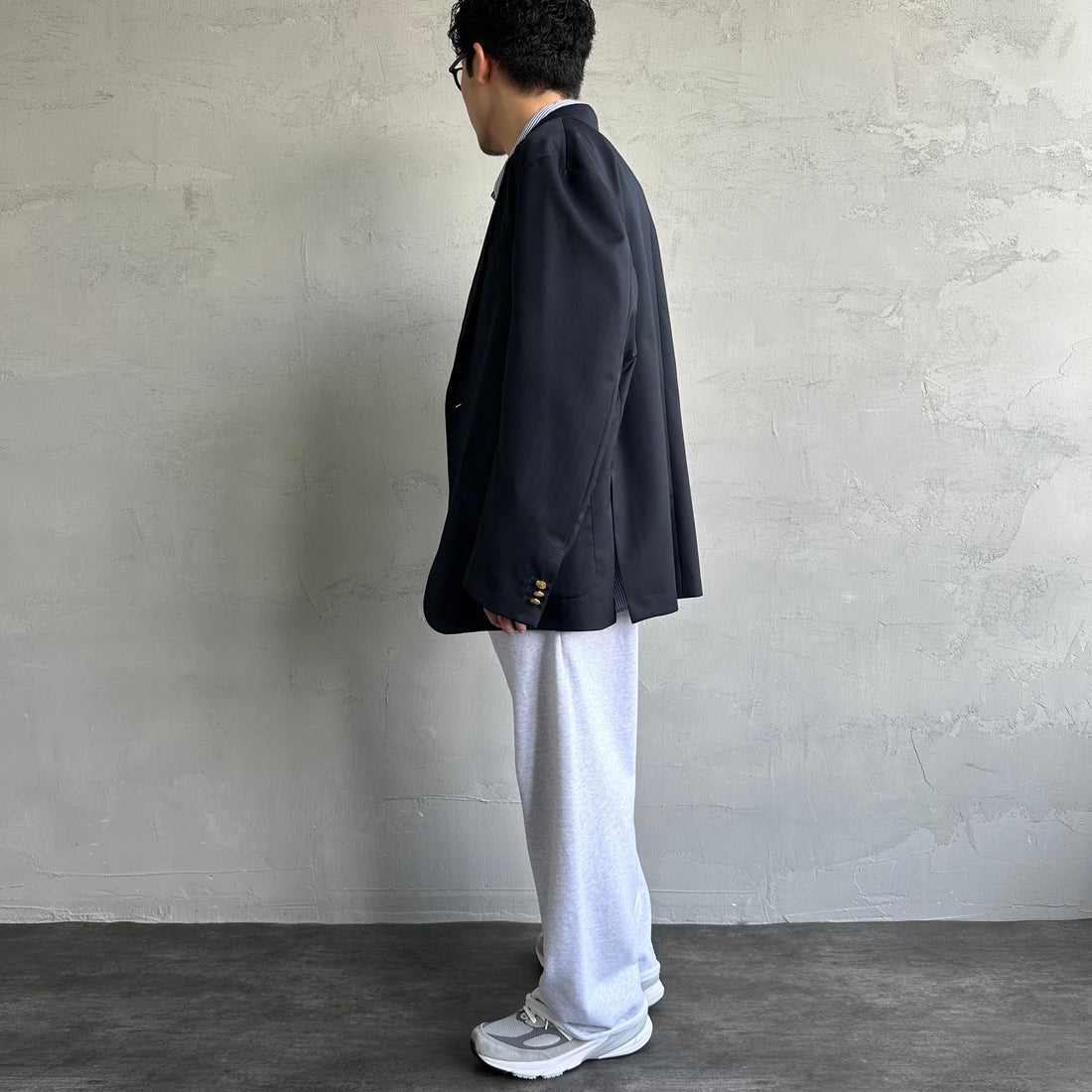 Jeans Factory Clothes [ジーンズファクトリークローズ] ピグメント ヘビー裏毛ワイドスウェットパンツ [2423-INM2] ASH &&モデル身長：168cm 着用サイズ：M&&