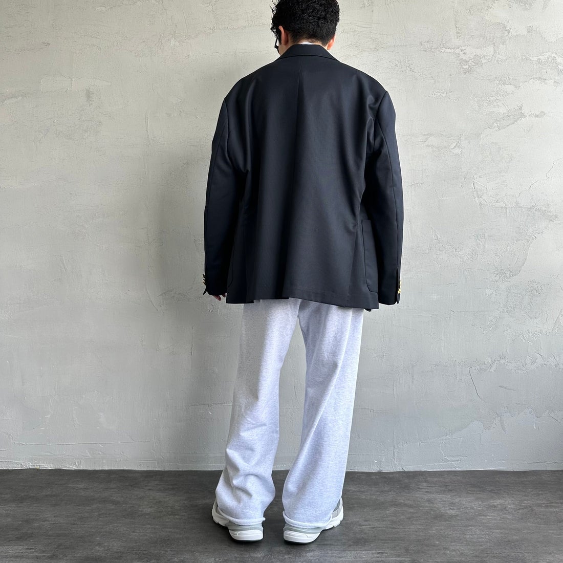 Jeans Factory Clothes [ジーンズファクトリークローズ] ピグメント ヘビー裏毛ワイドスウェットパンツ [2423-INM2] ASH &&モデル身長：168cm 着用サイズ：M&&