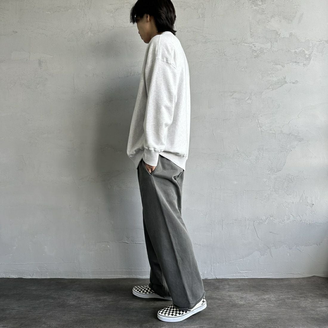 Jeans Factory Clothes [ジーンズファクトリークローズ] ピグメント ヘビー裏毛ワイドスウェットパンツ [2423-INM2] CHARCOAL &&モデル身長：179cm 着用サイズ：L&&