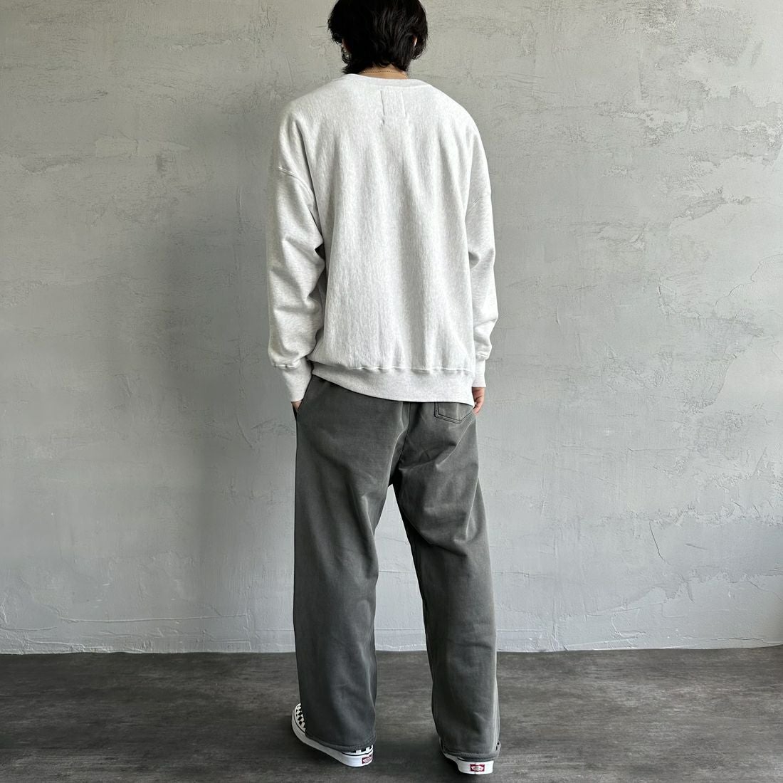 Jeans Factory Clothes [ジーンズファクトリークローズ] ピグメント ヘビー裏毛ワイドスウェットパンツ [2423-INM2] CHARCOAL &&モデル身長：179cm 着用サイズ：L&&