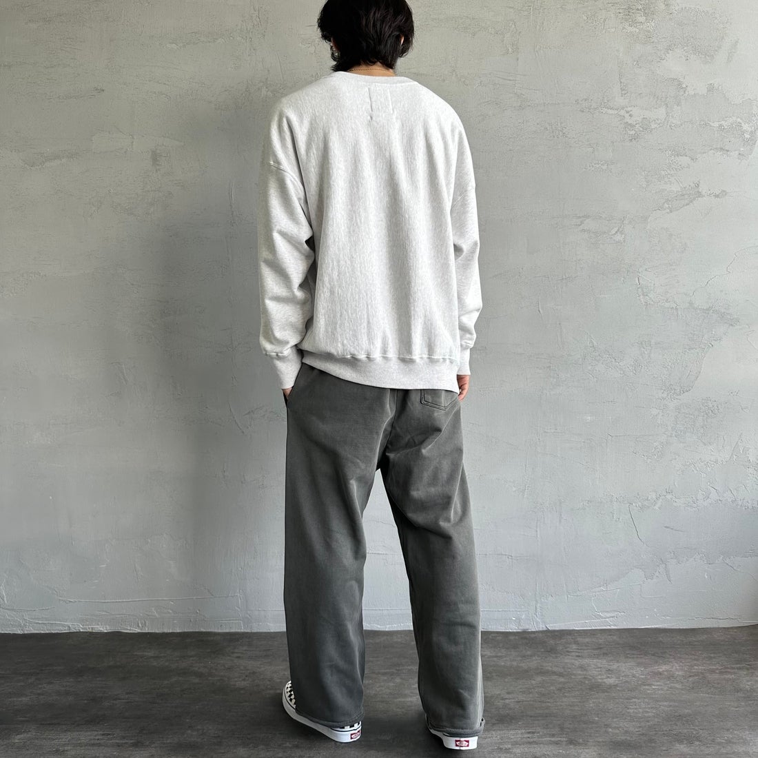 Jeans Factory Clothes [ジーンズファクトリークローズ] ピグメント ヘビー裏毛ワイドスウェットパンツ [2423-INM2] CHARCOAL &&モデル身長：179cm 着用サイズ：L&&