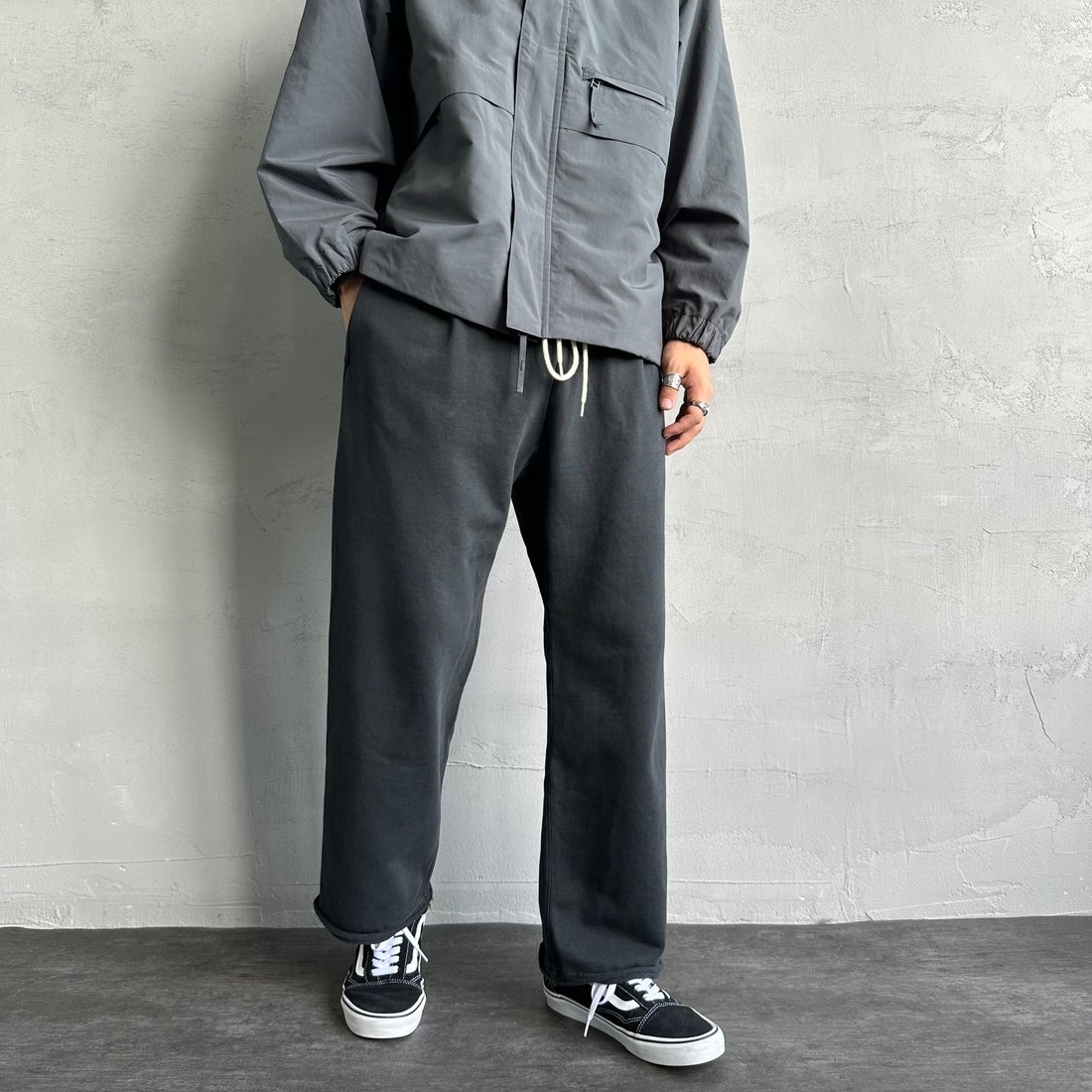 Jeans Factory Clothes [ジーンズファクトリークローズ] ピグメント ヘビー裏毛ワイドスウェットパンツ [2423-INM2] BLACK &&モデル身長：179cm 着用サイズ：M&&