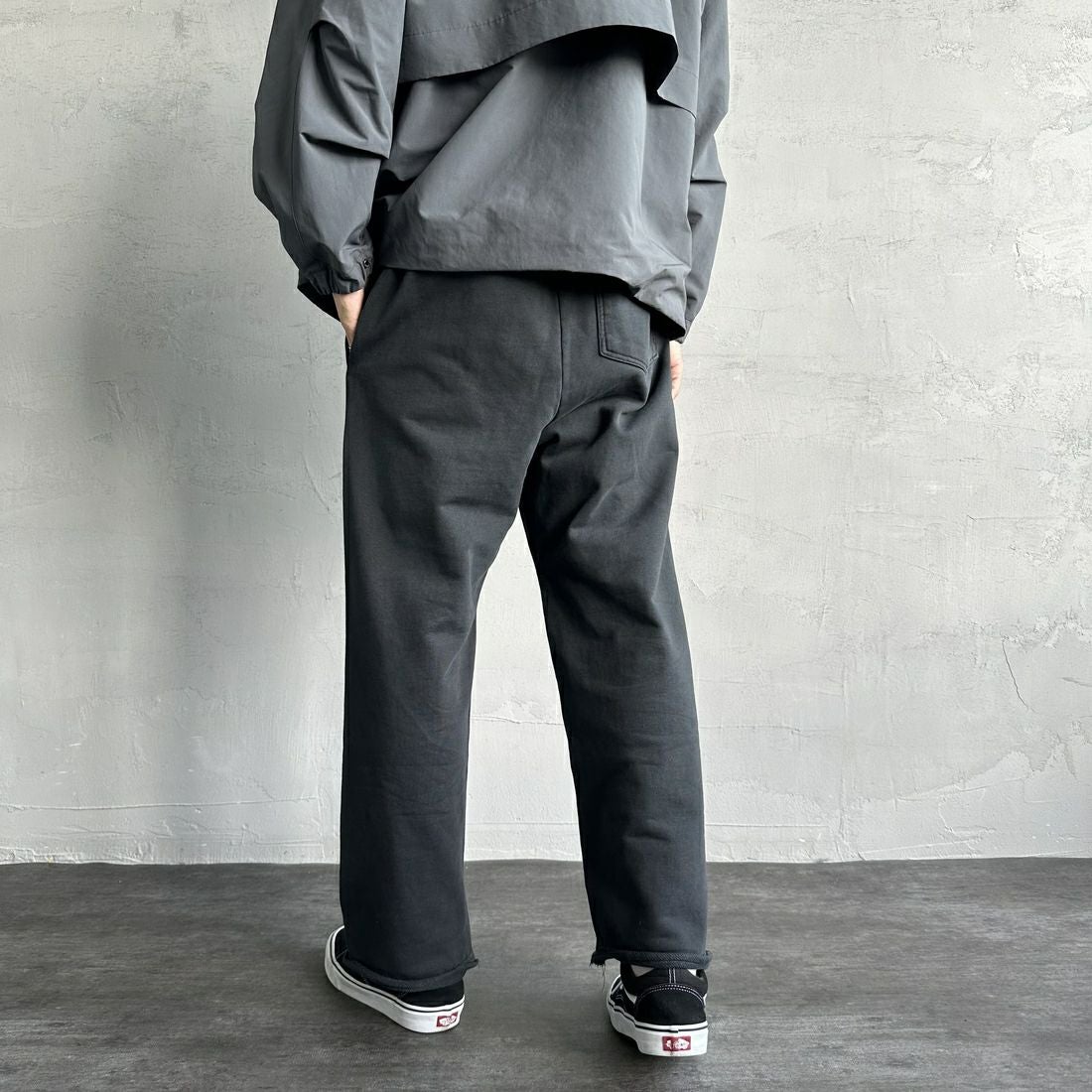 Jeans Factory Clothes [ジーンズファクトリークローズ] ピグメント ヘビー裏毛ワイドスウェットパンツ [2423-INM2] BLACK &&モデル身長：179cm 着用サイズ：M&&