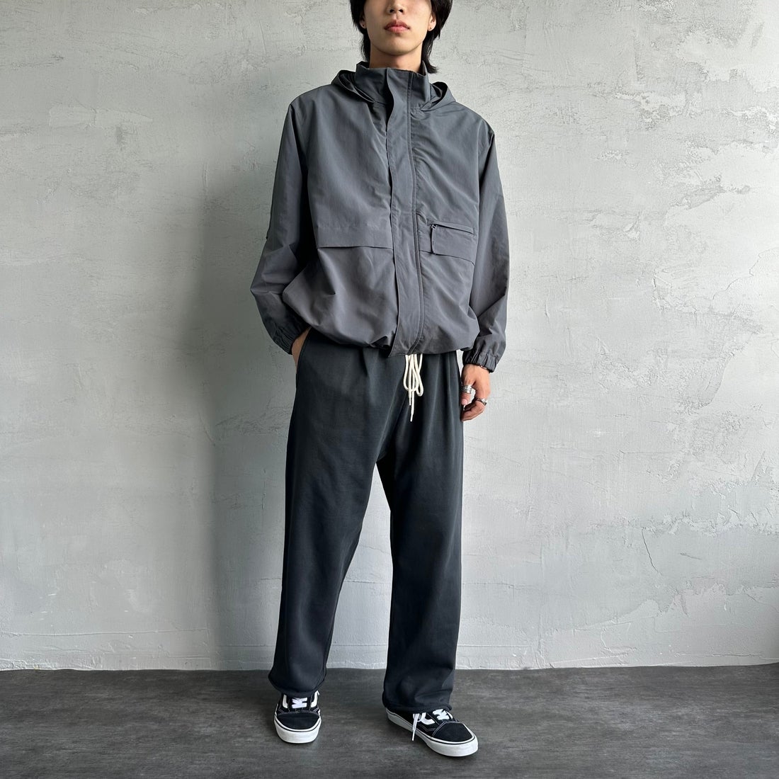 Jeans Factory Clothes [ジーンズファクトリークローズ] ピグメント ヘビー裏毛ワイドスウェットパンツ [2423-INM2] BLACK &&モデル身長：179cm 着用サイズ：L&&