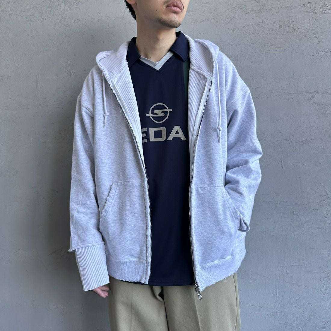 Jeans Factory Clothes [ジーンズファクトリークローズ] ピグメント ヘビー裏毛サーマルカットジップパーカー [2423-INM1] ASH&&モデル身長：168cm 着用サイズ：L&&