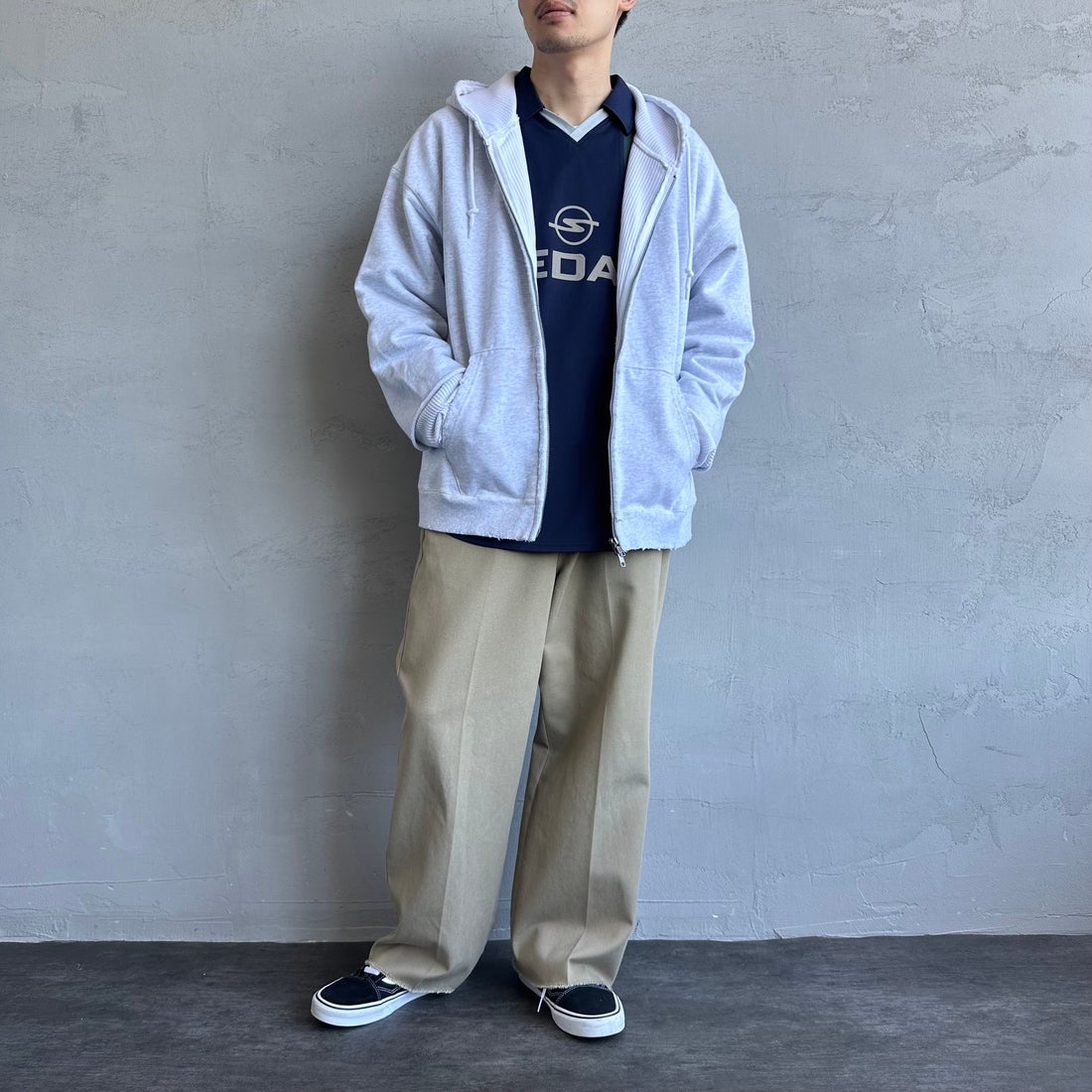 Jeans Factory Clothes [ジーンズファクトリークローズ] ピグメント ヘビー裏毛サーマルカットジップパーカー [2423-INM1] ASH&&モデル身長：168cm 着用サイズ：L&&