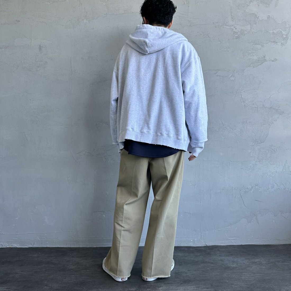 Jeans Factory Clothes [ジーンズファクトリークローズ] ピグメント ヘビー裏毛サーマルカットジップパーカー [2423-INM1] ASH&&モデル身長：168cm 着用サイズ：L&&