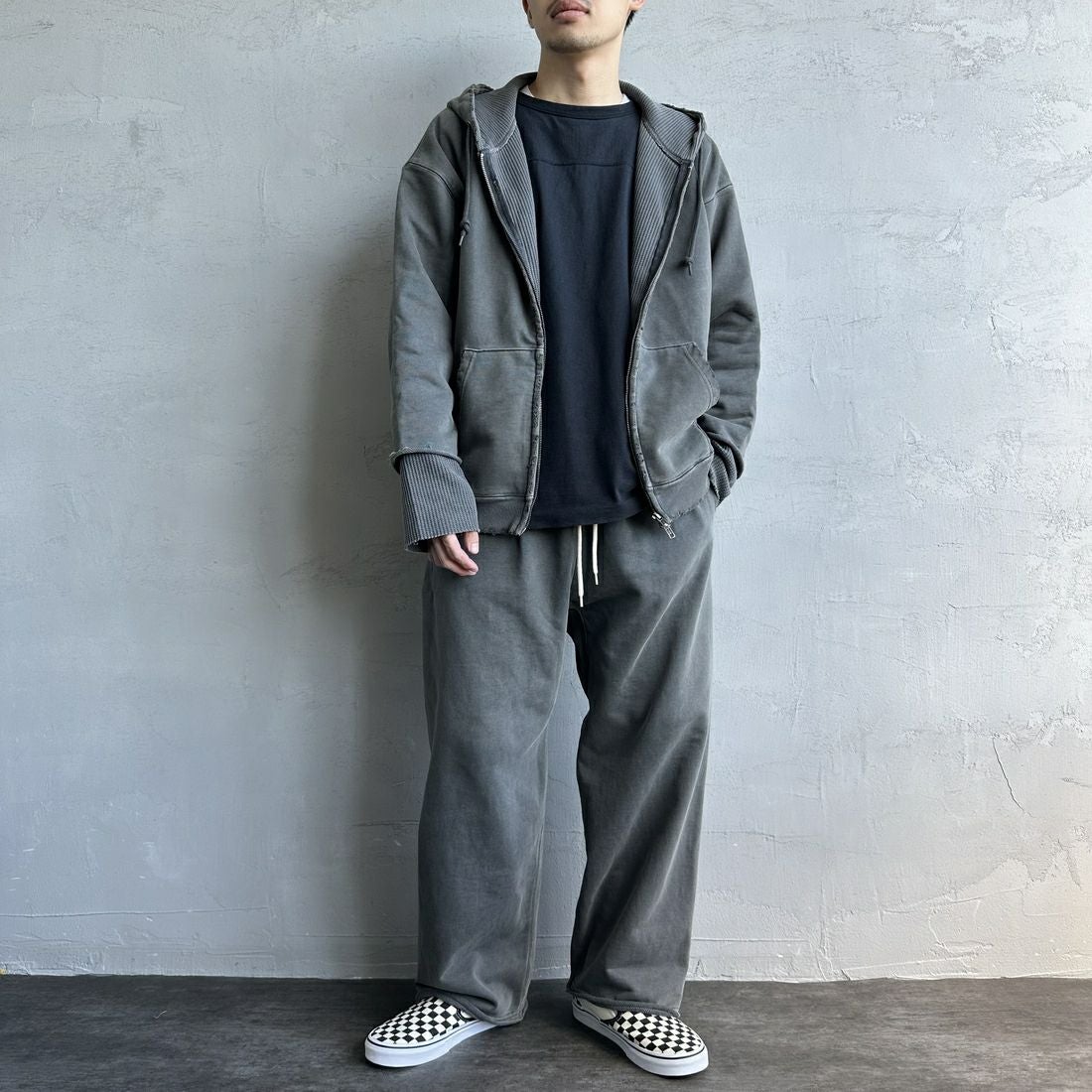 Jeans Factory Clothes [ジーンズファクトリークローズ] ピグメント ヘビー裏毛サーマルカットジップパーカー [2423-INM1] CHARCOAL&&モデル身長：168cm 着用サイズ：M&&