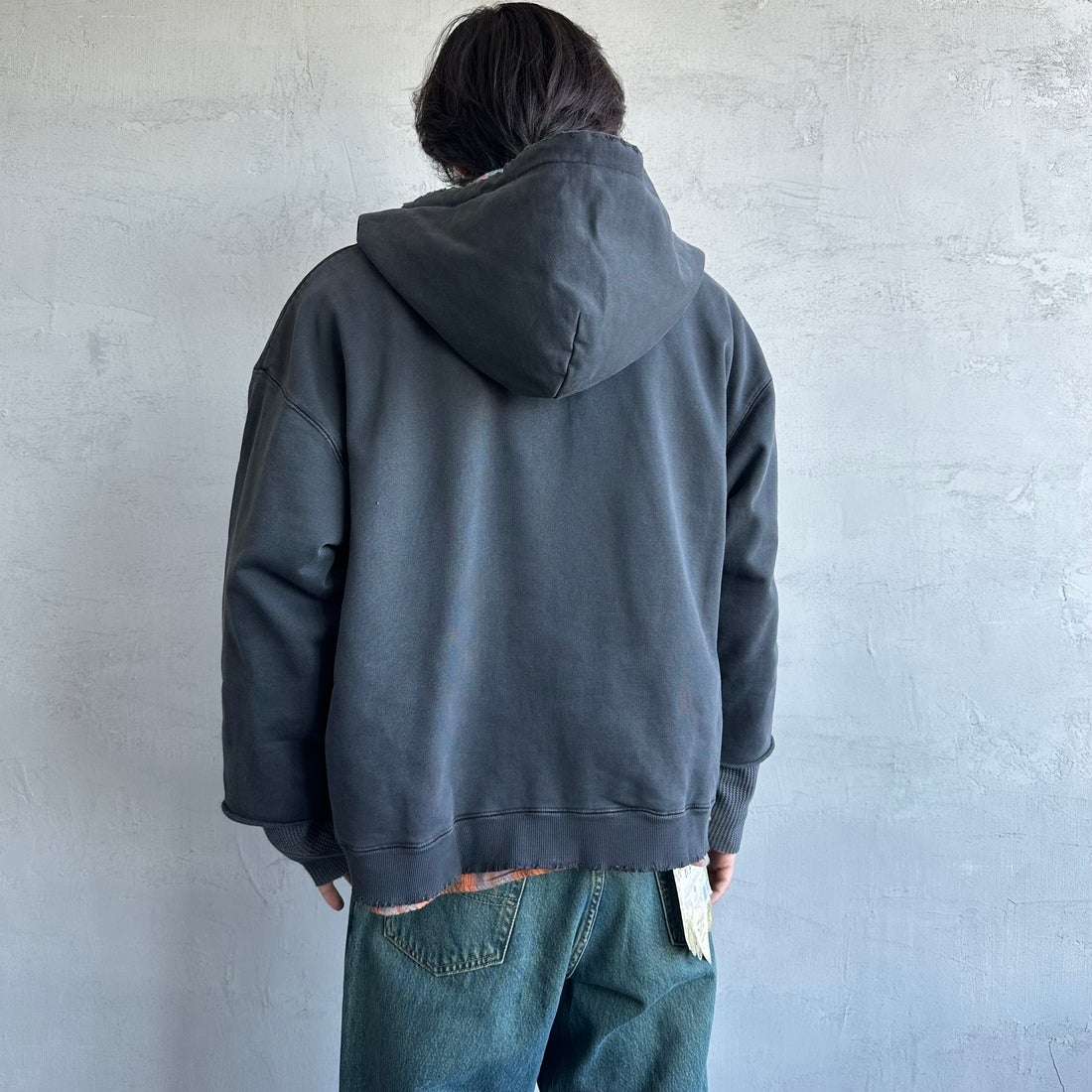 Jeans Factory Clothes [ジーンズファクトリークローズ] ピグメント ヘビー裏毛サーマルカットジップパーカー [2423-INM1] BLACK&&モデル身長：179cm 着用サイズ：M&&