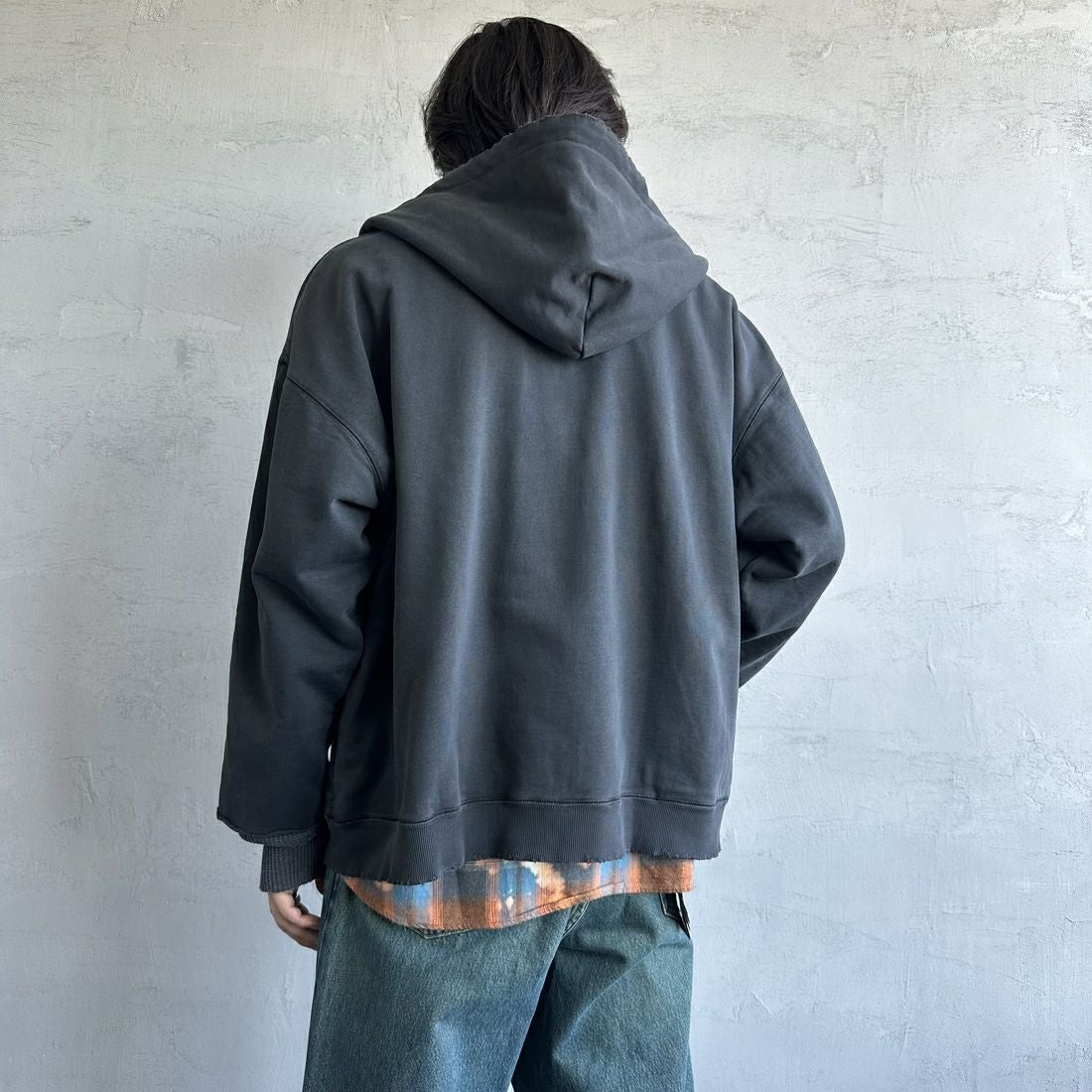 Jeans Factory Clothes [ジーンズファクトリークローズ] ピグメント ヘビー裏毛サーマルカットジップパーカー [2423-INM1] BLACK&&モデル身長：179cm 着用サイズ：L&&