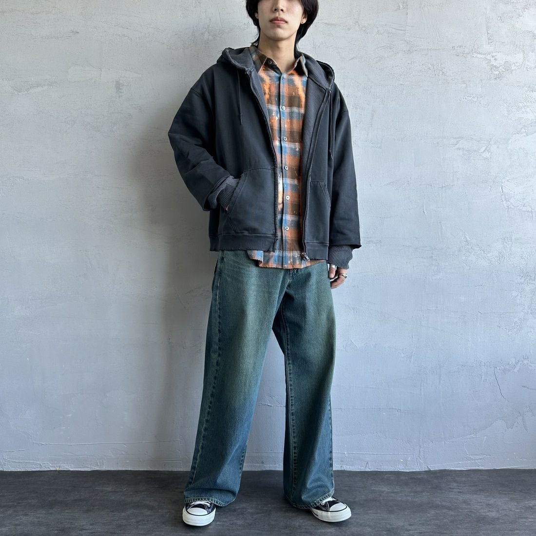 Jeans Factory Clothes [ジーンズファクトリークローズ] ピグメント ヘビー裏毛サーマルカットジップパーカー [2423-INM1] BLACK&&モデル身長：179cm 着用サイズ：L&&