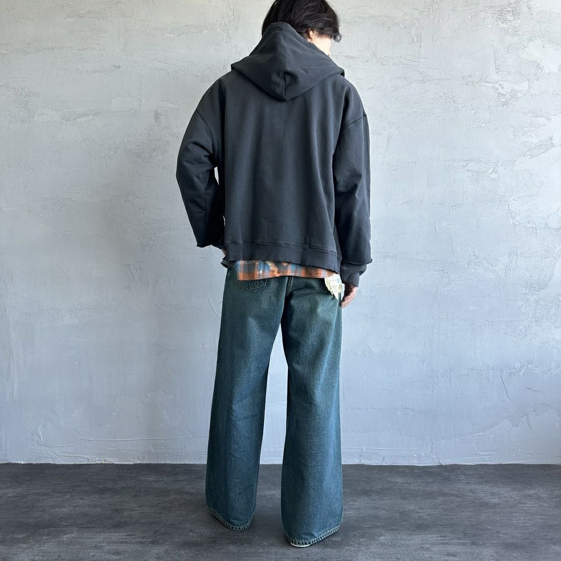 Jeans Factory Clothes [ジーンズファクトリークローズ] ピグメント ヘビー裏毛サーマルカットジップパーカー [2423-INM1] BLACK&&モデル身長：179cm 着用サイズ：L&&