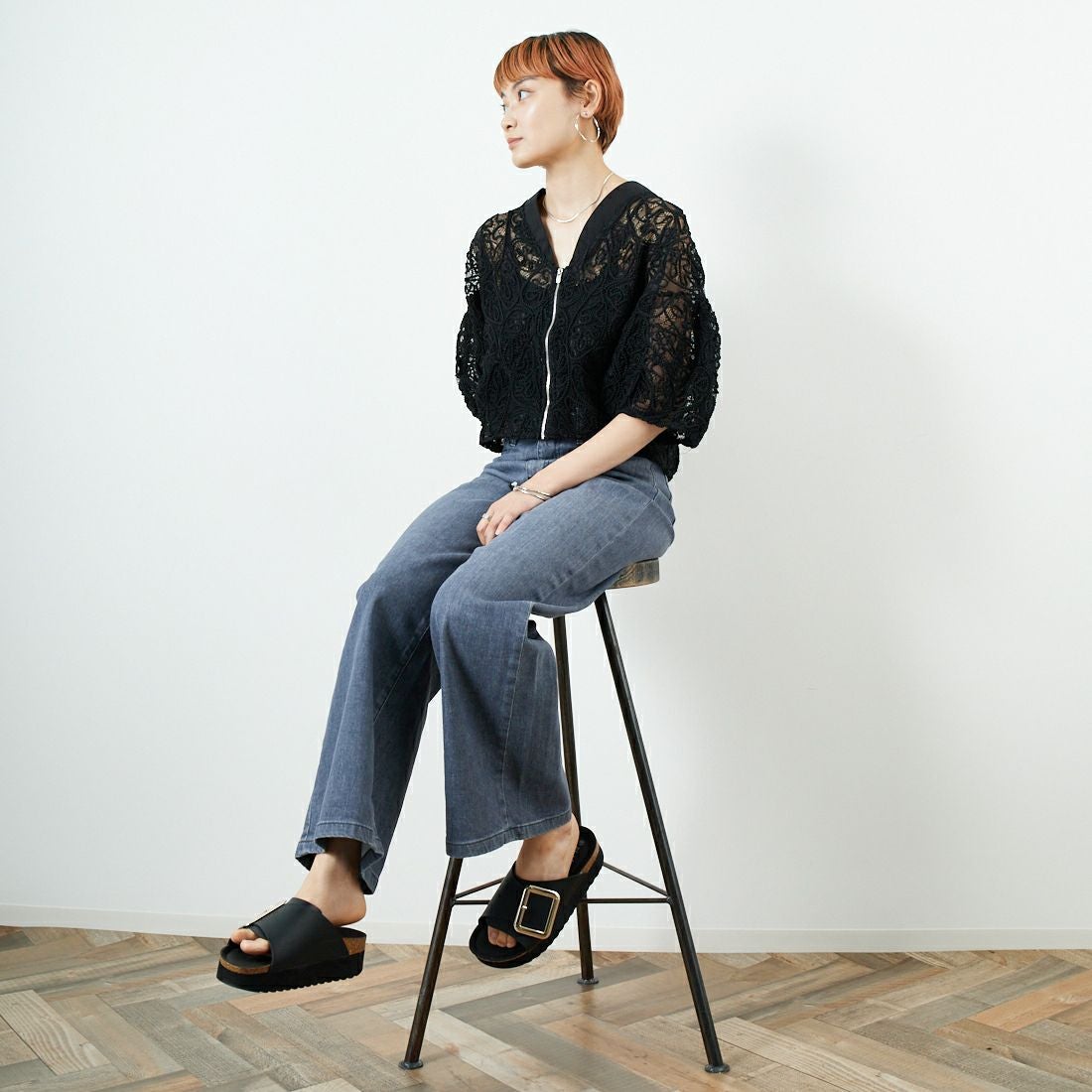 SOMETHING [サムシング] LISA ワイドデニムパンツ [SEA58] 281 GRAY &&モデル身長：160cm 着用サイズ：S&&