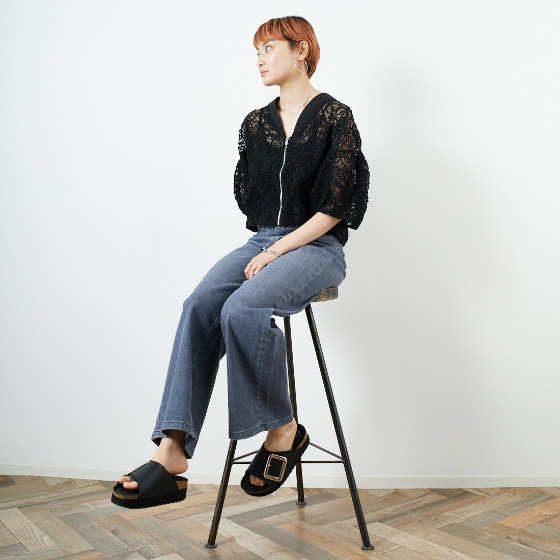 SOMETHING [サムシング] LISA ワイドデニムパンツ [SEA58] 281 GRAY &&モデル身長：160cm 着用サイズ：S&&