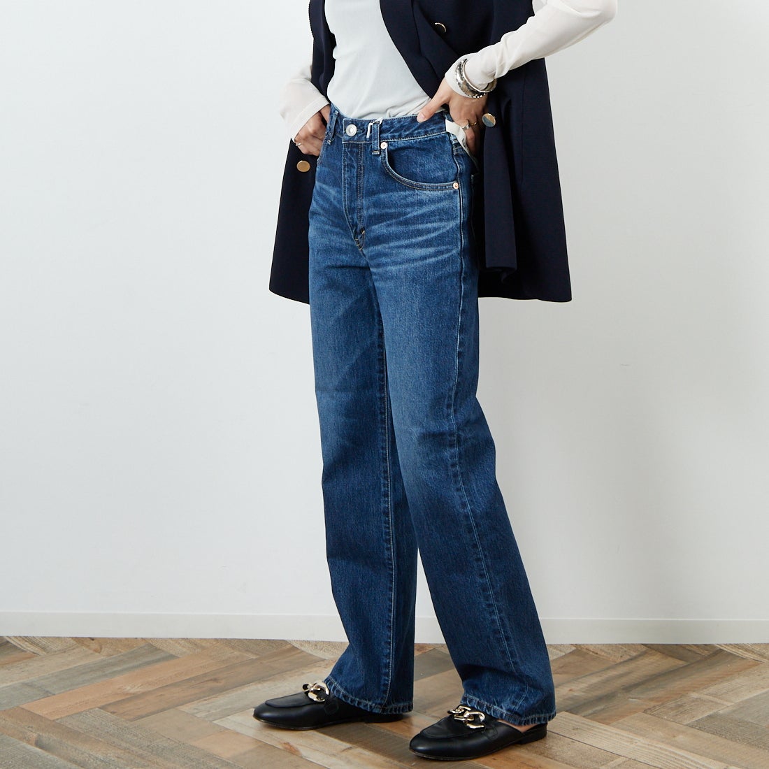 SOMETHING [サムシング] ELSA ヴィンテージストレートデニムパンツ [SEA13] 36 MID BLU &&モデル身長：160cm 着用サイズ：S&&